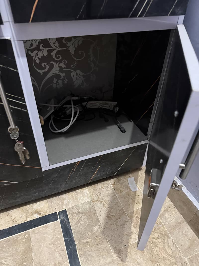 Almari/wardrobe 2