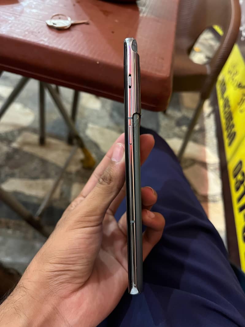 One Plus 10 Pro 4
