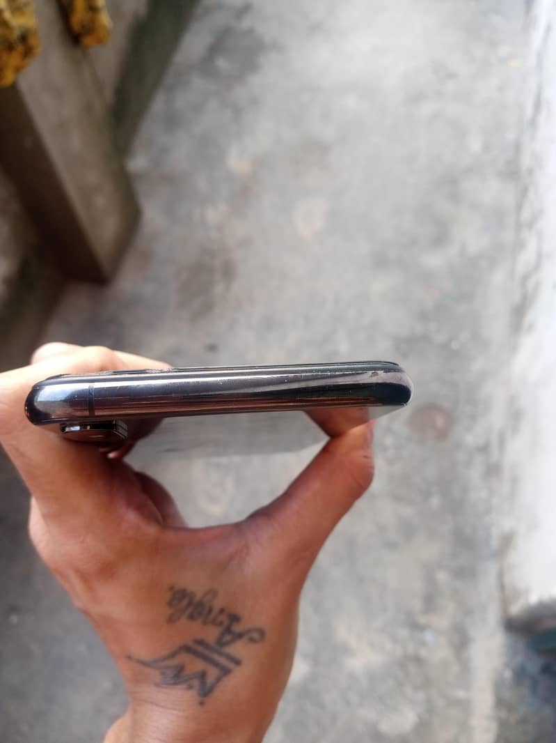 iphone xs max 4
