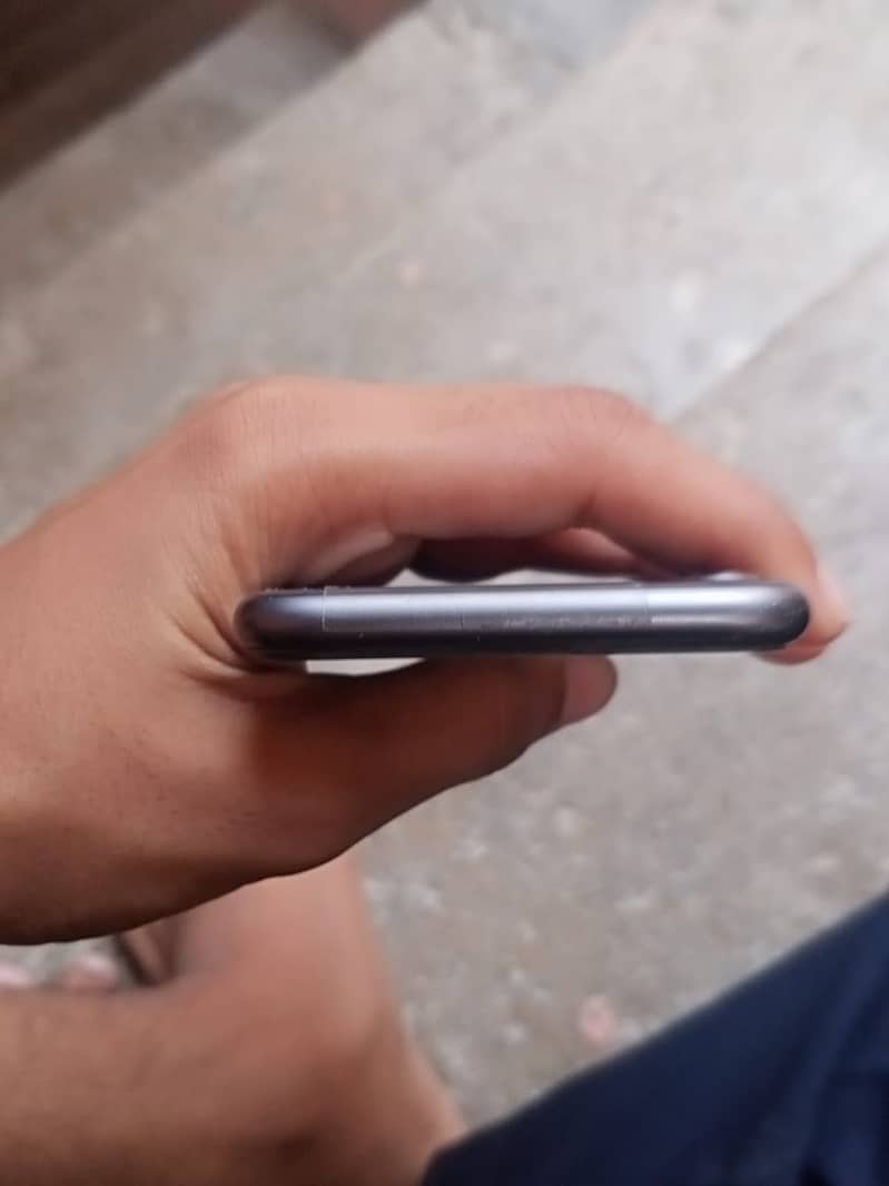 Apple iPhone 8 1