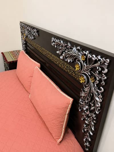 Full size bed set two side tables dressing table