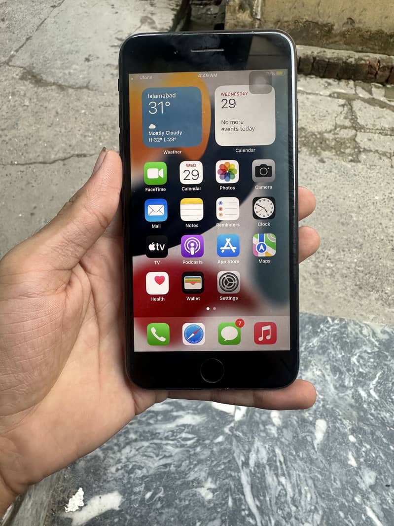 Apple iPhone 7 Plus 1