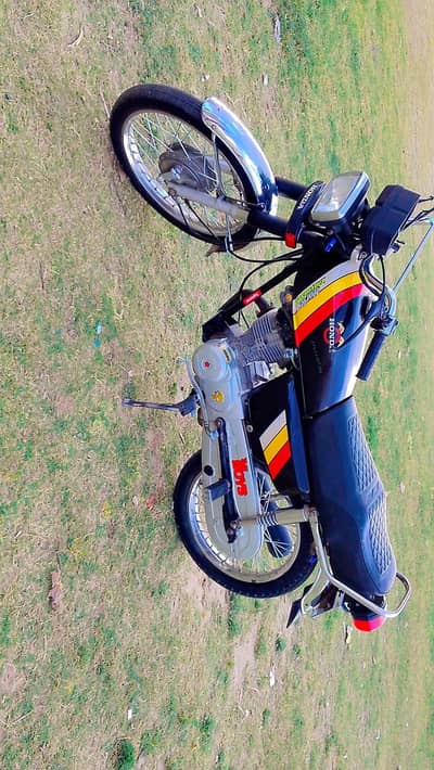 2013 modle hai only buying this bike sansr parson contact kry