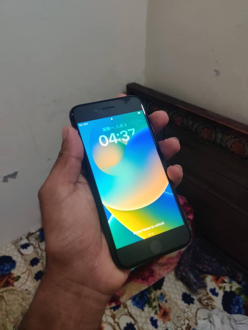 Apple iPhone 8 1