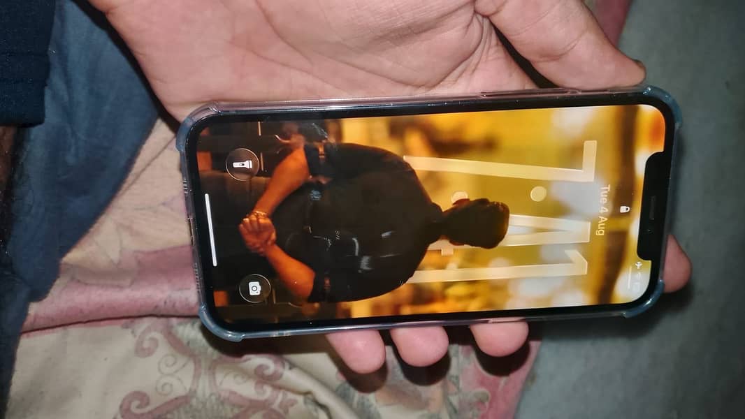 Apple iPhone 12 4