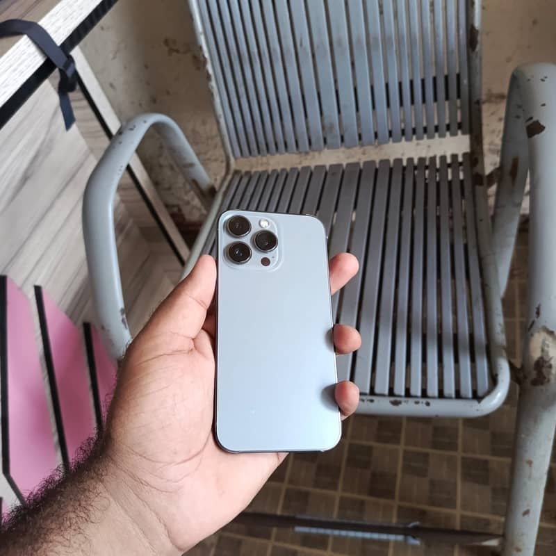 Apple iPhone 13 Pro 3