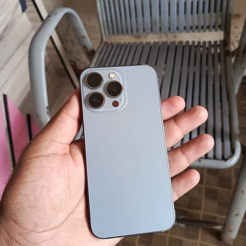 Apple iPhone 13 Pro 4