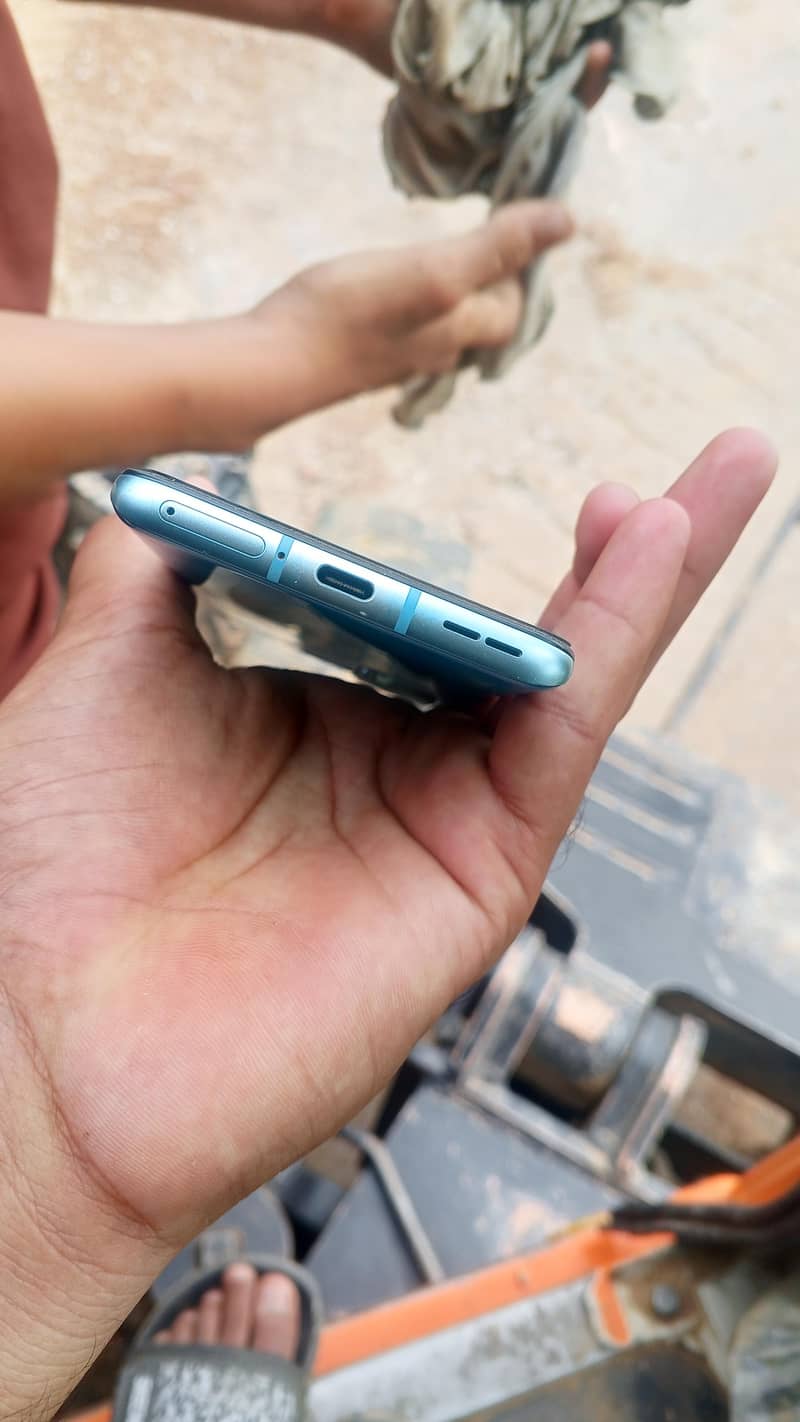 One Plus 8T 12+4/256 4