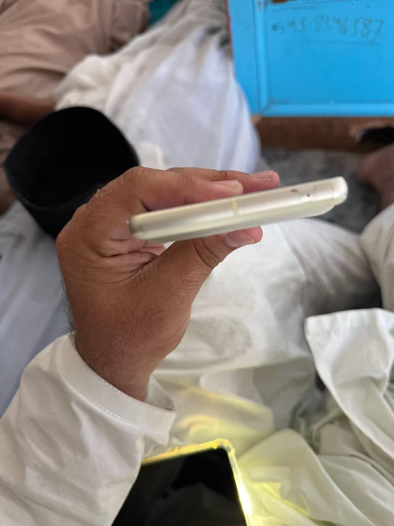 Google Pixel 7 4