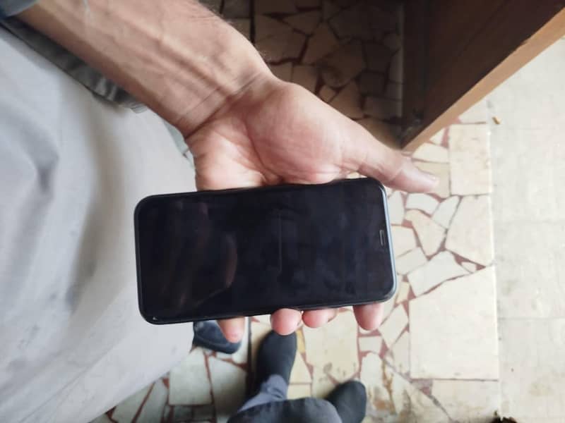 Apple iPhone 11 3