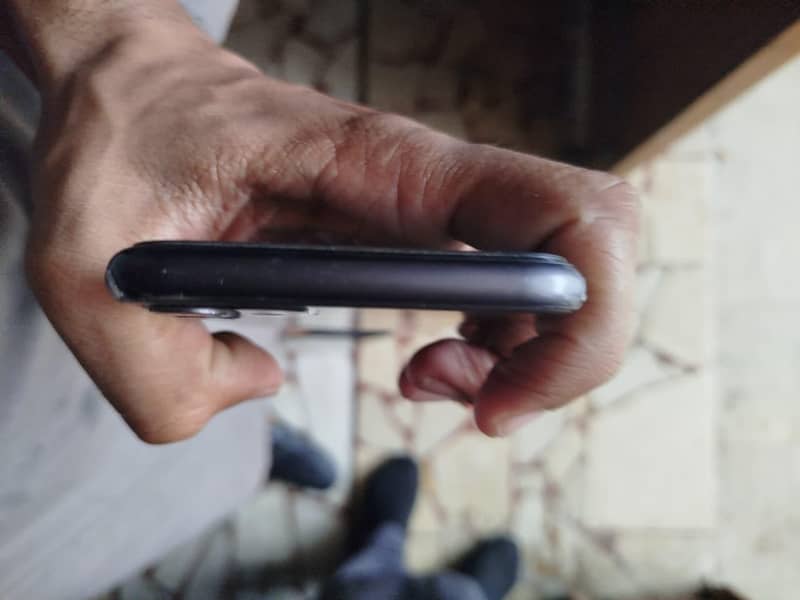 Apple iPhone 11 4