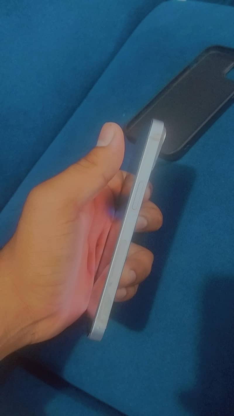 Apple iPhone 14 4