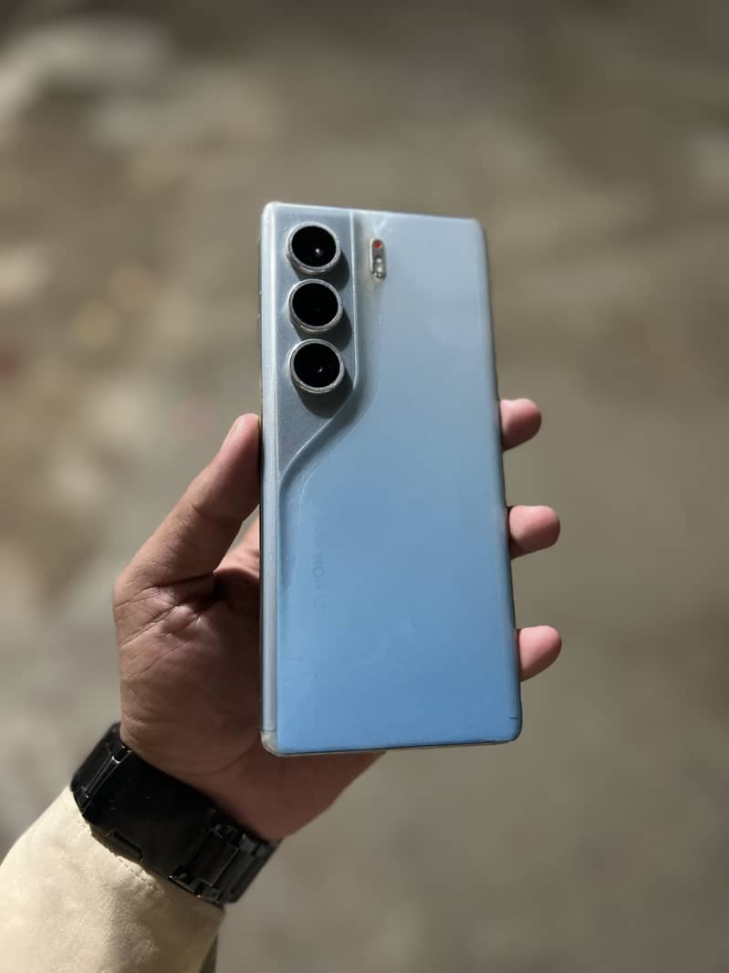 Tecno CAMON 40 Pro 0