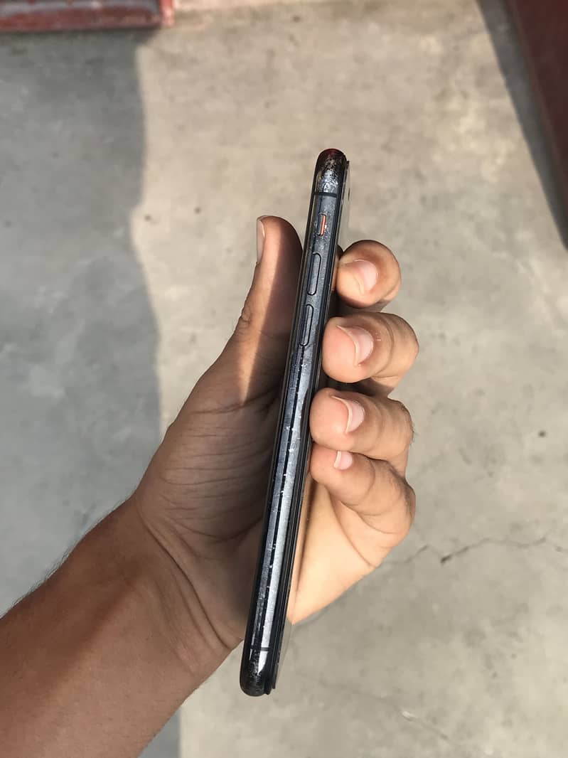Apple iPhone X 3