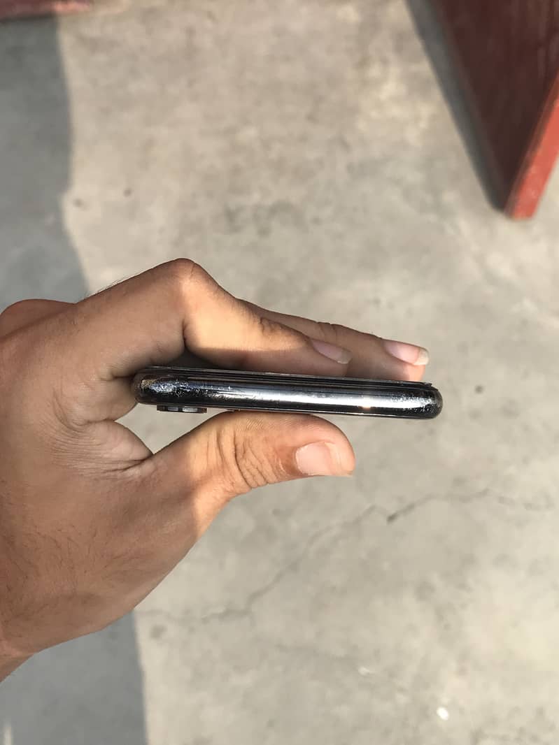 Apple iPhone X 5