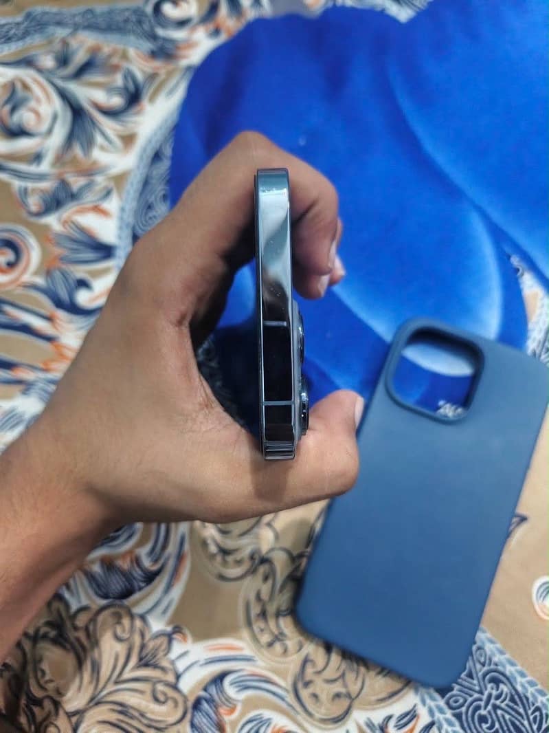 Apple iPhone 13 Pro 1