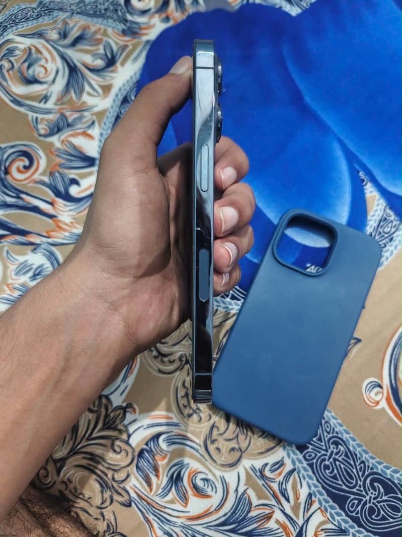 Apple iPhone 13 Pro 4