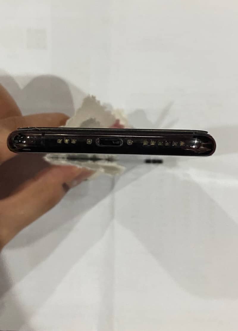 Apple iPhone Xs 3