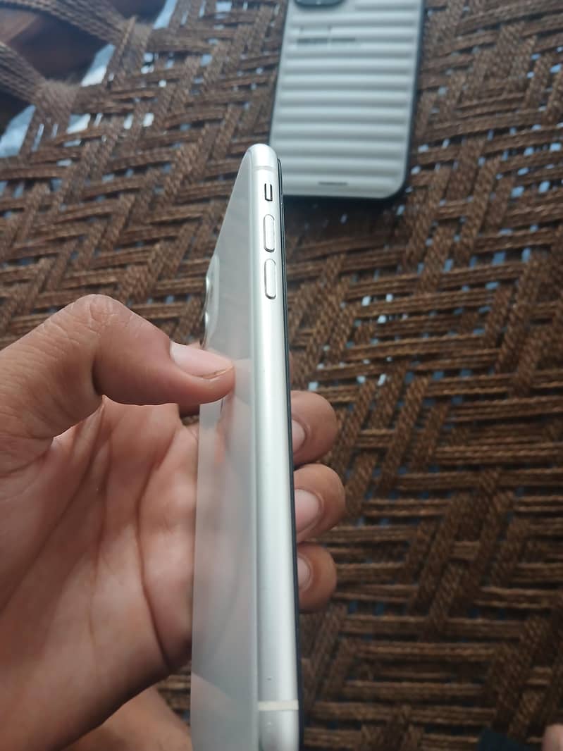 Apple iPhone 11 5