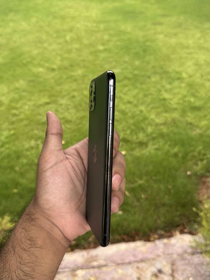 Apple iPhone 11 Pro Max 2