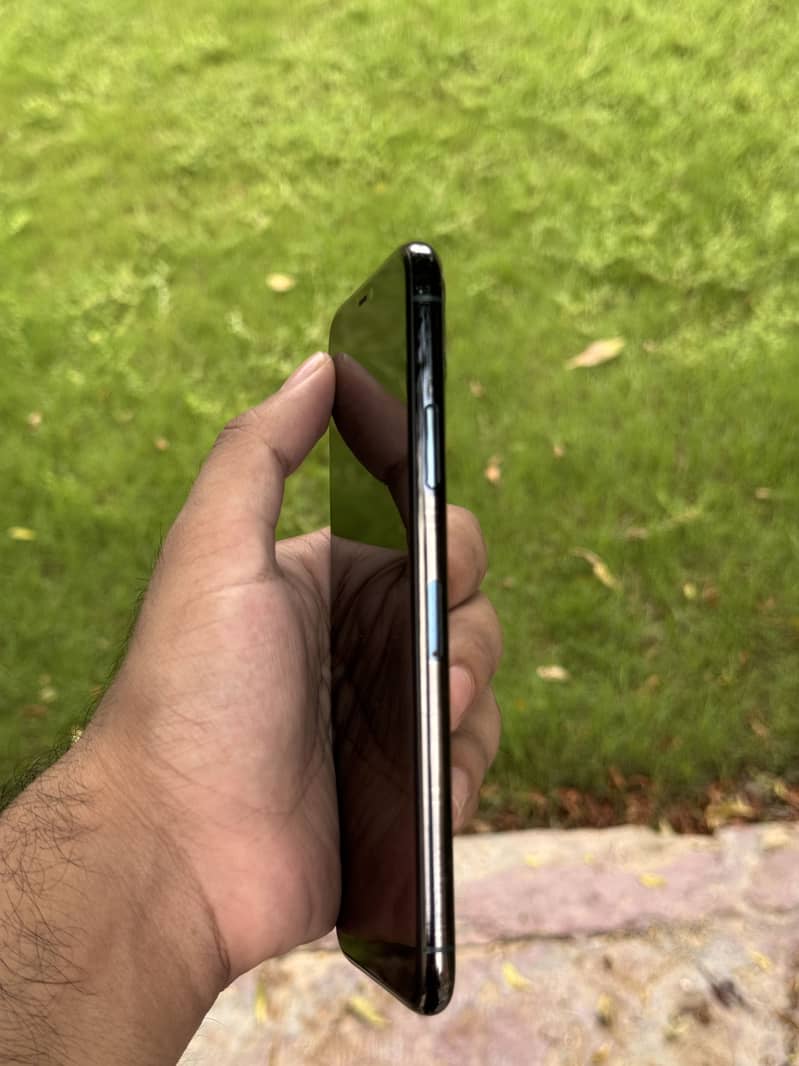 Apple iPhone 11 Pro Max 3