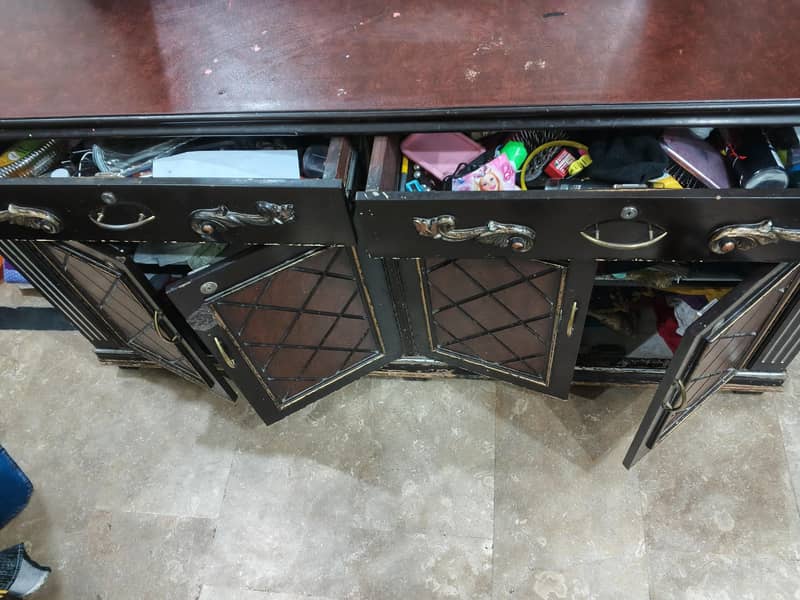 dressing table and showcase 3