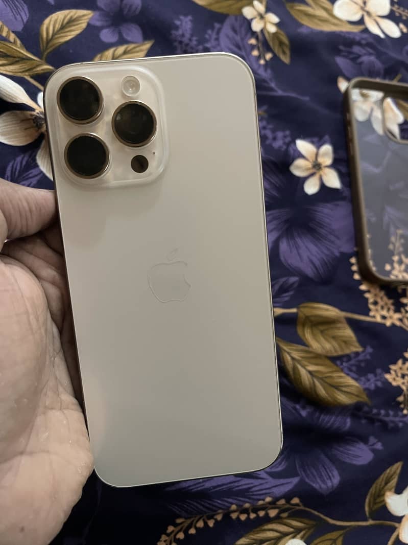 Apple iPhone 16 Pro Max 0