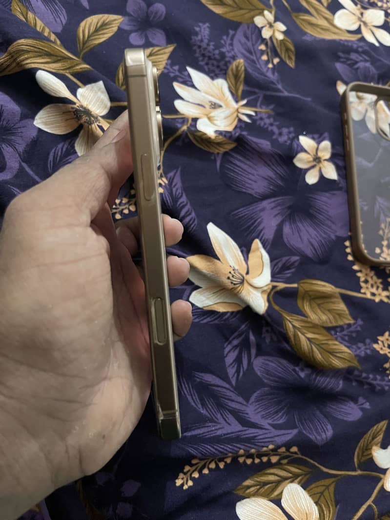 Apple iPhone 16 Pro Max 3