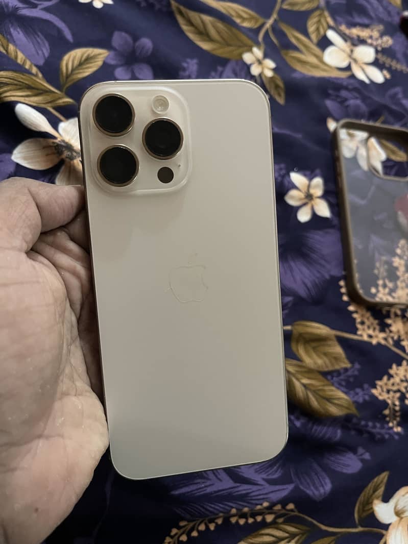 Apple iPhone 16 Pro Max 7
