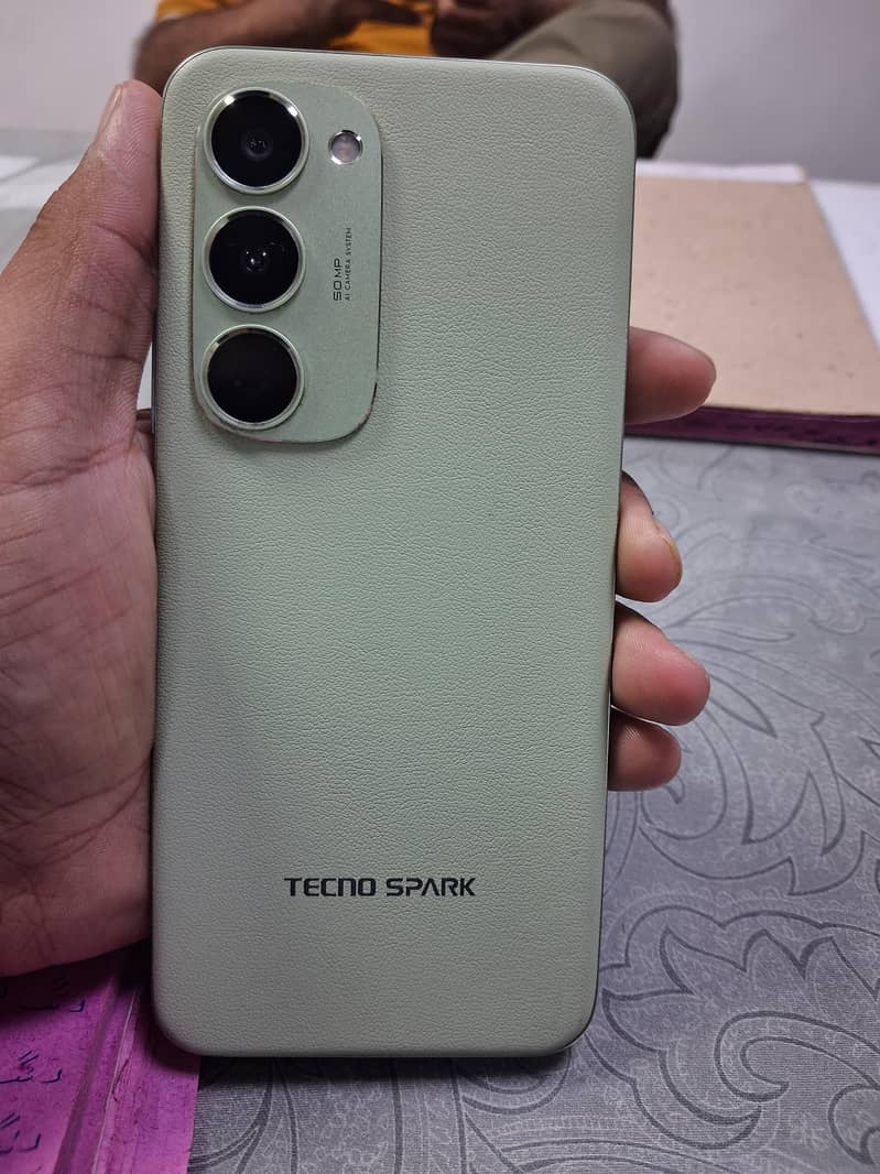 Tecno Spark 40 pro plus Complete Box 0
