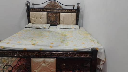 iron king size bed new condition