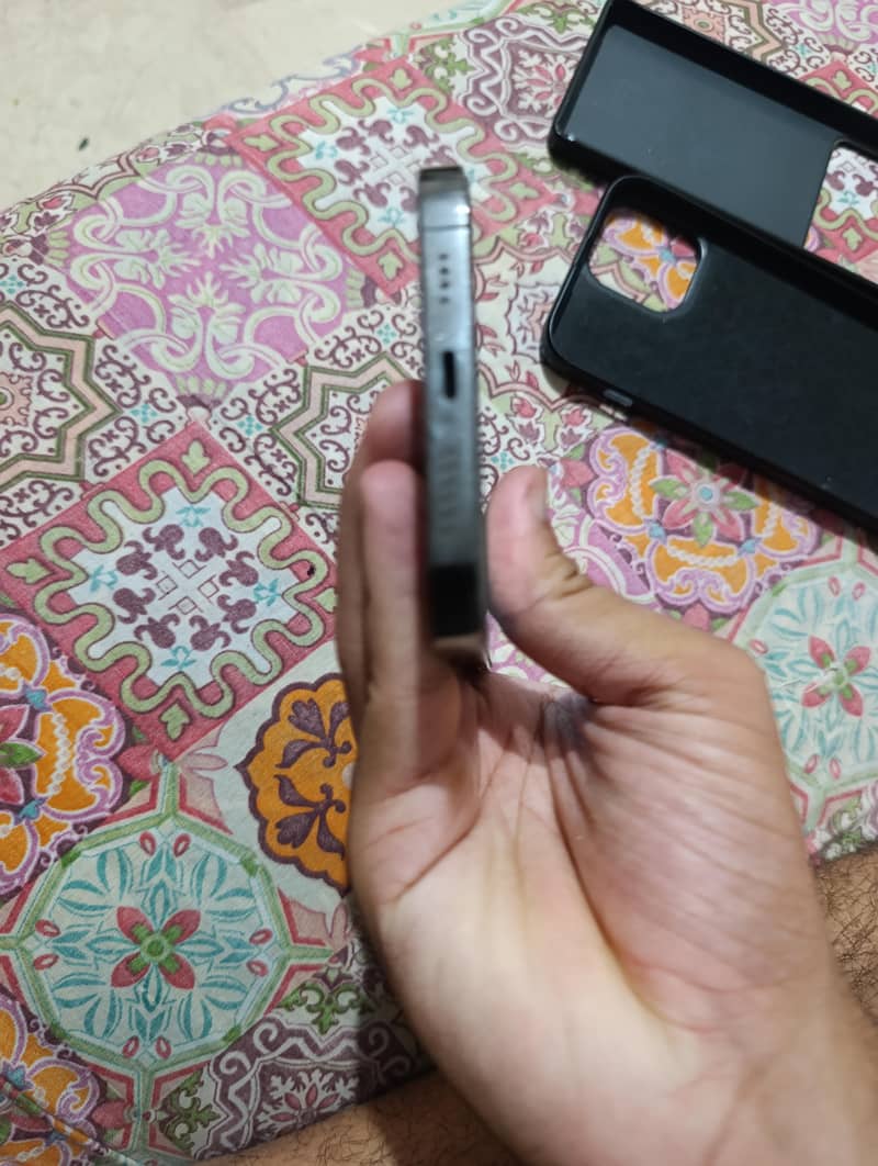 Apple iPhone 12 Pro Max 4