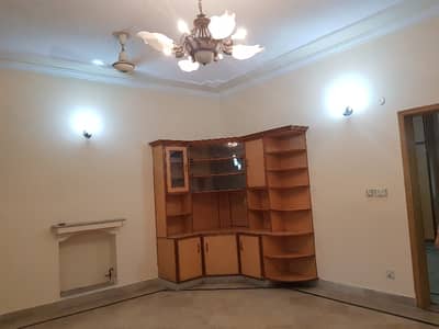 AHMED ASSOCIATES OFFERS 10 MARLA UPPER PORTION FOR RENT IN PCSiR PHASE 2 NEAR TO SHUKAT KHANUM HOSPITAL LAHORE.