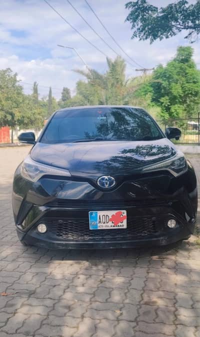 Toyota CH-R Hybride o. 3.3. 4.5. 2.9. 8.2. 5.8