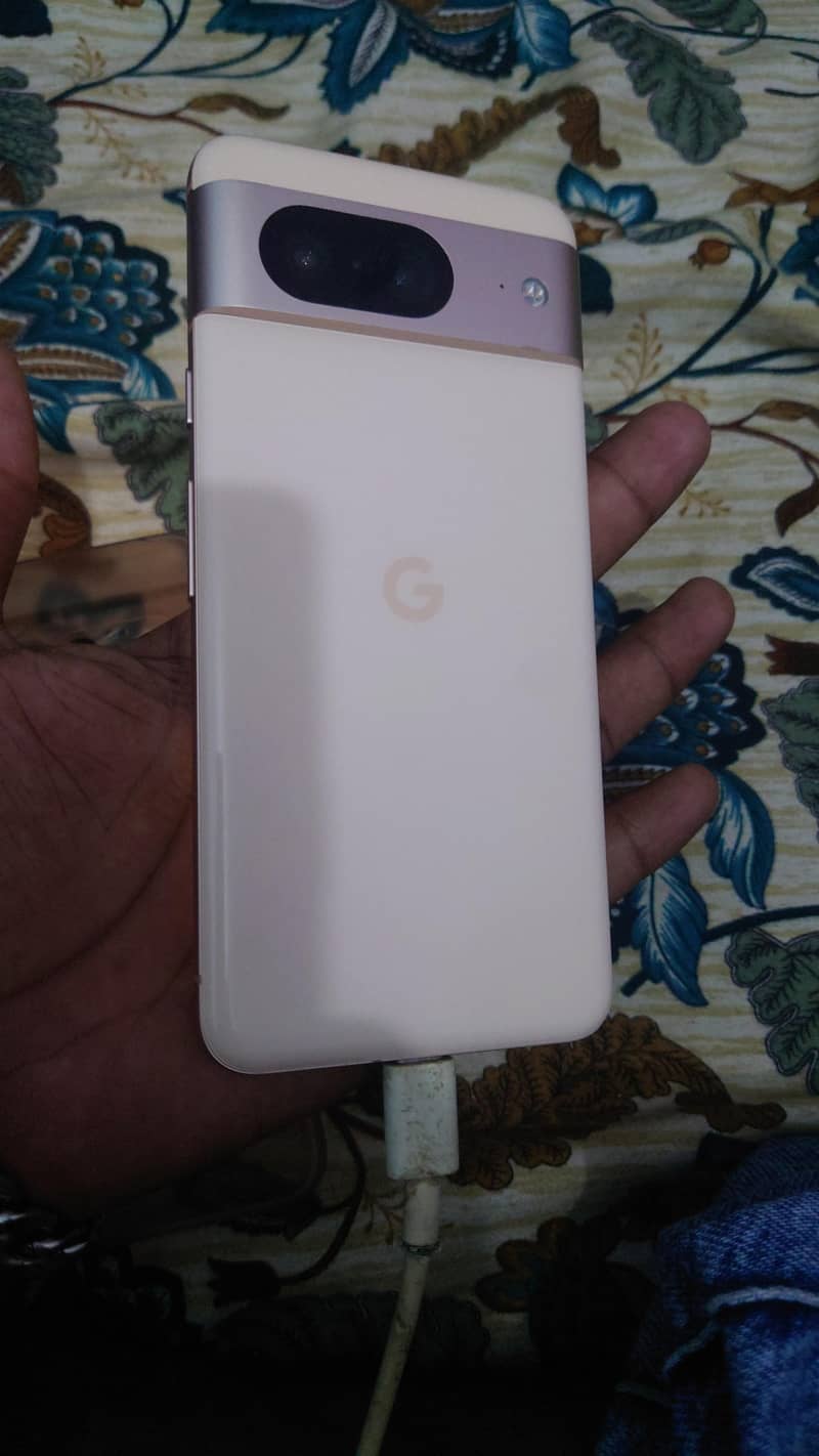 Google Pixel 8 4