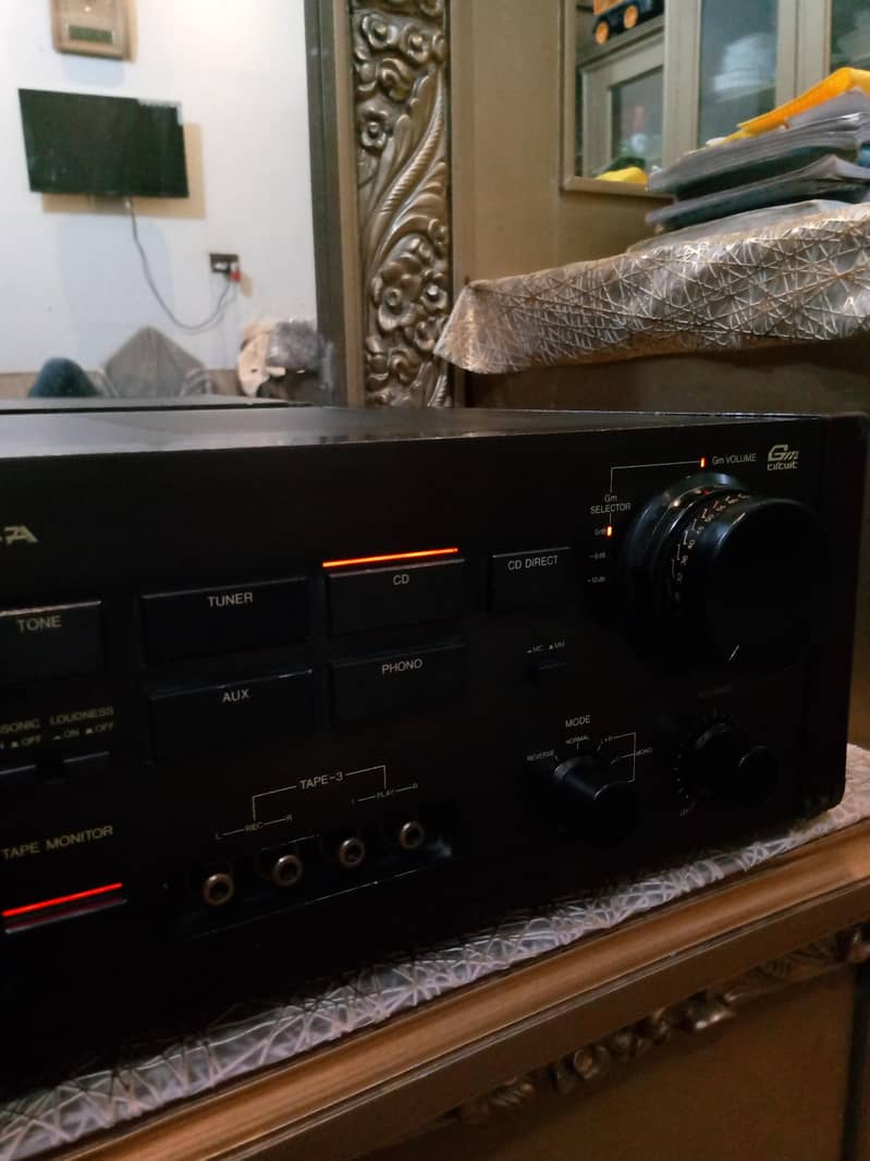 Stereo integrated Amplifier 1