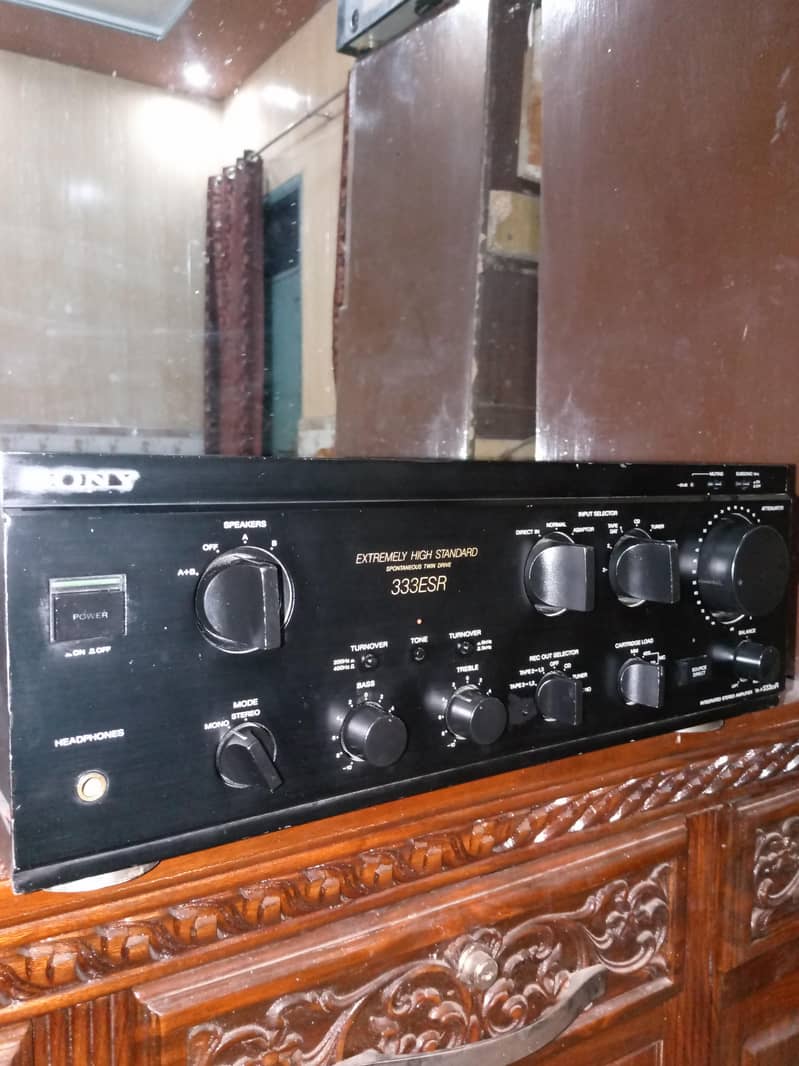Stereo integrated Amplifier 8