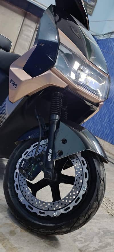 Evee S1 Pro  bike