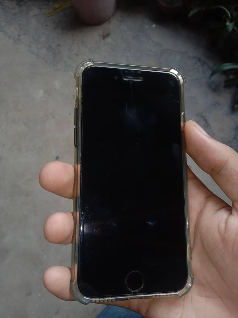 Apple iPhone 7 1