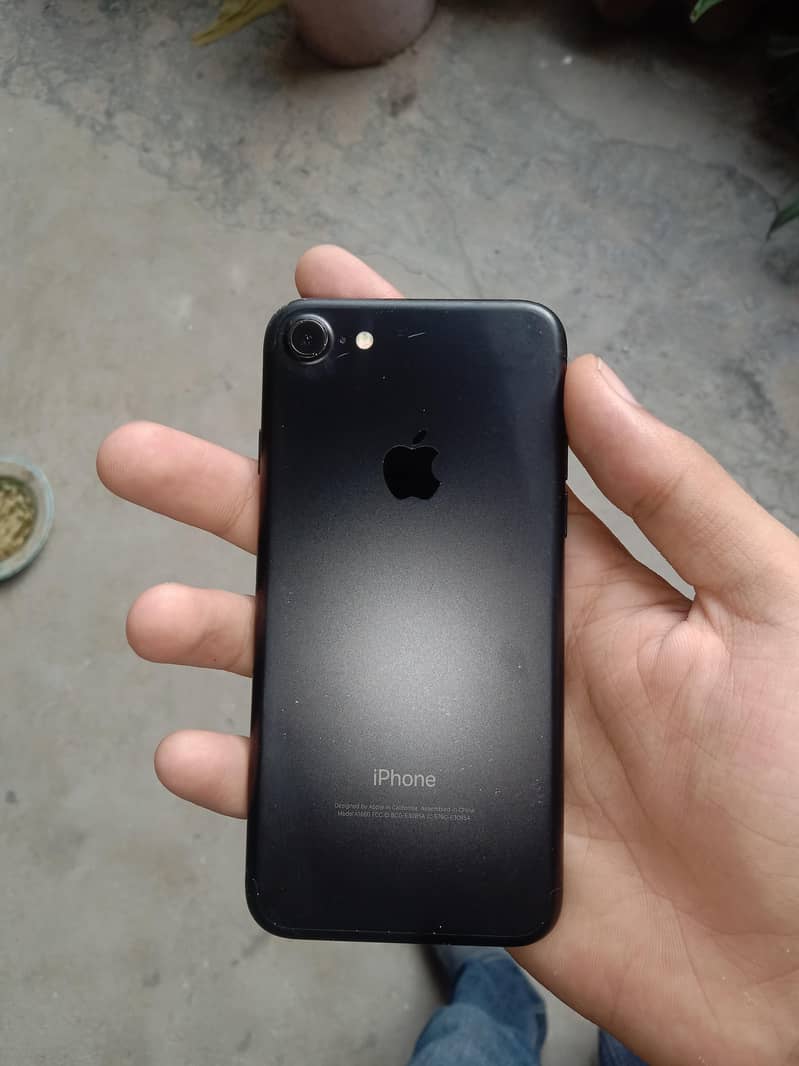 Apple iPhone 7 2