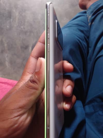 Aquos r6