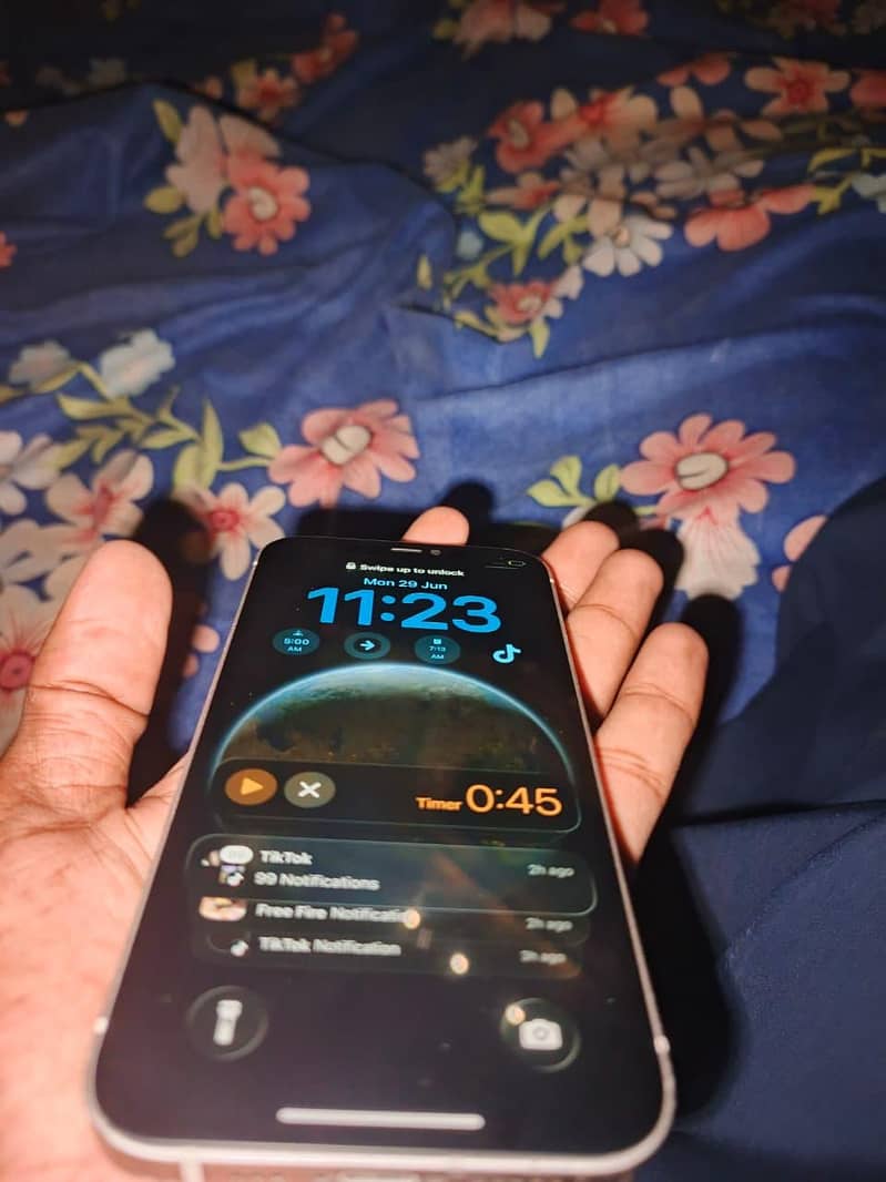 Apple iPhone 12 3