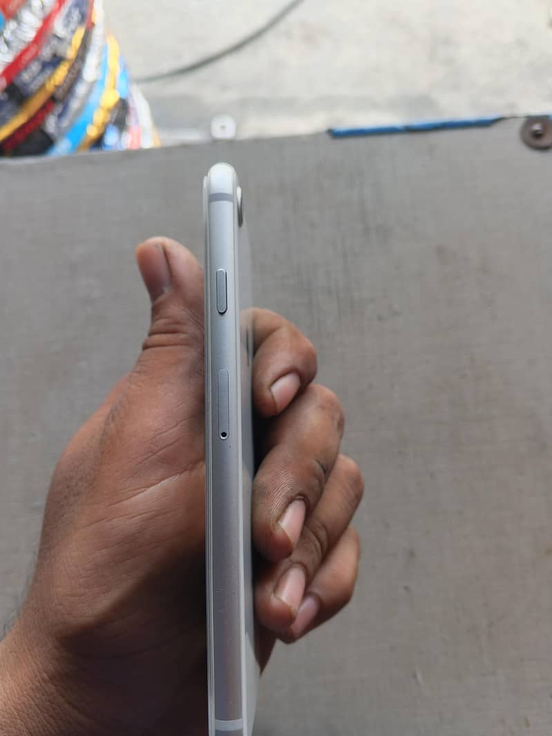 Apple iPhone 8 3