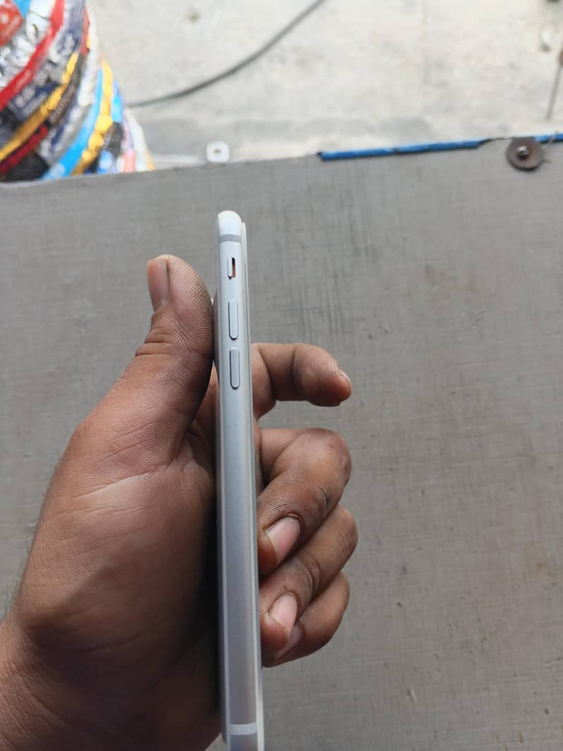 Apple iPhone 8 4