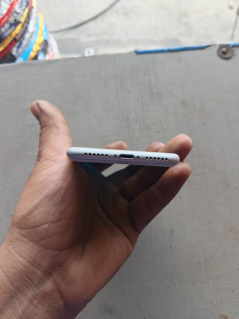 Apple iPhone 8 5