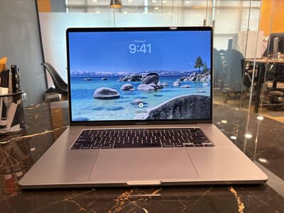 MacBook pro 2019 16 inches 32 512
