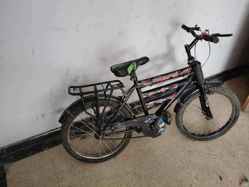 Thunder cycle almost new 9/10 03157877787 1