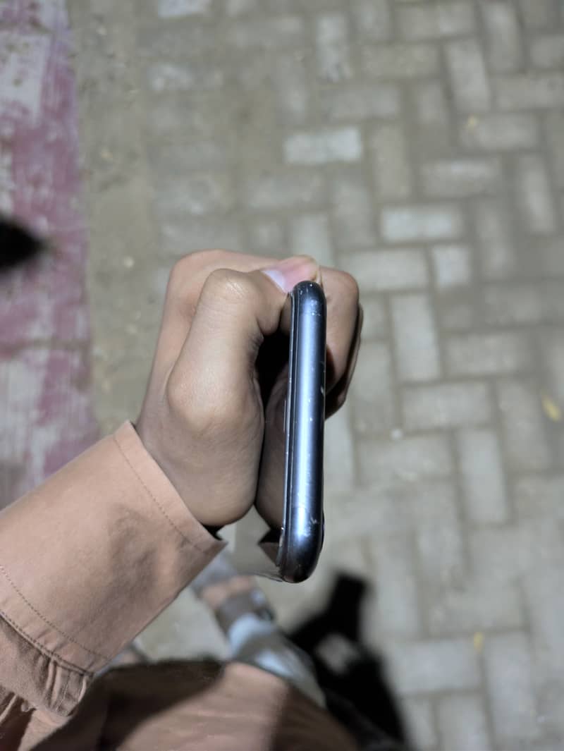 Apple iPhone 11 4