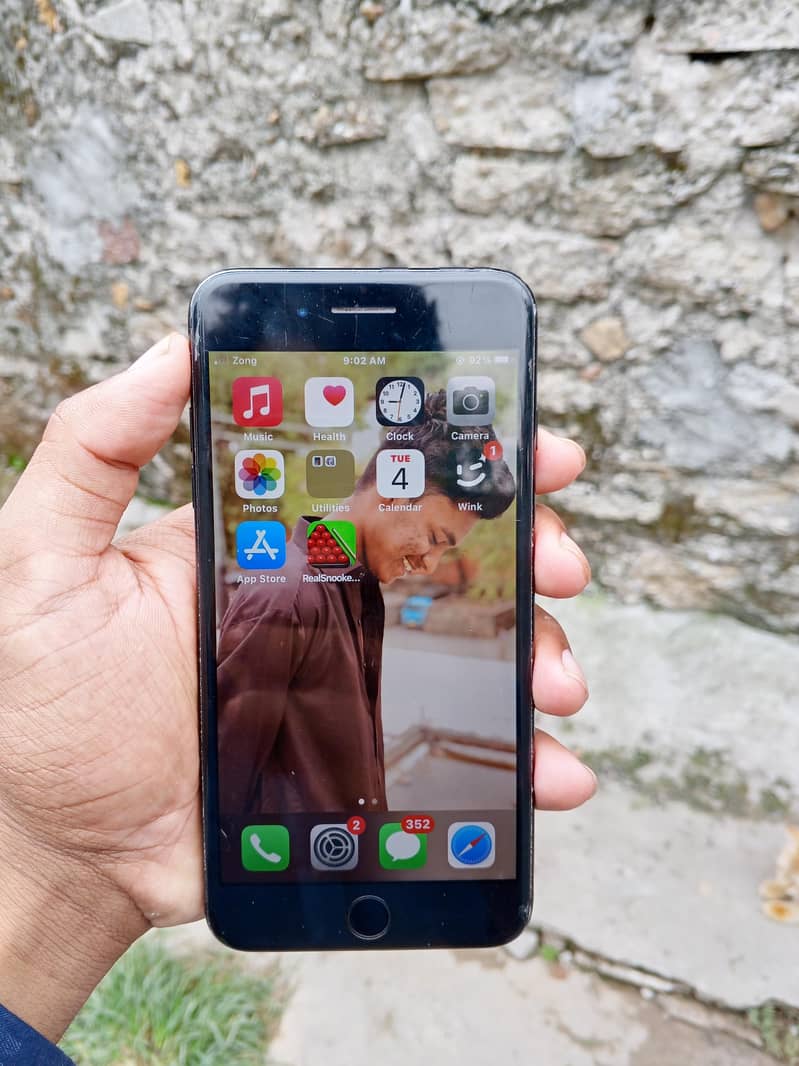 Apple iPhone 7 Plus 2