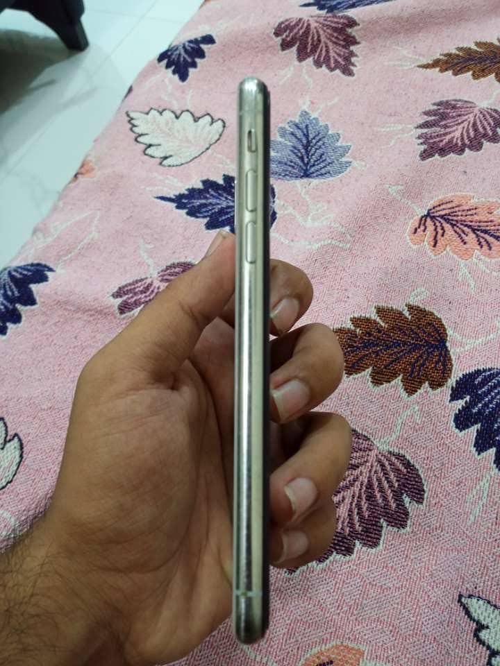 Apple iPhone X 3
